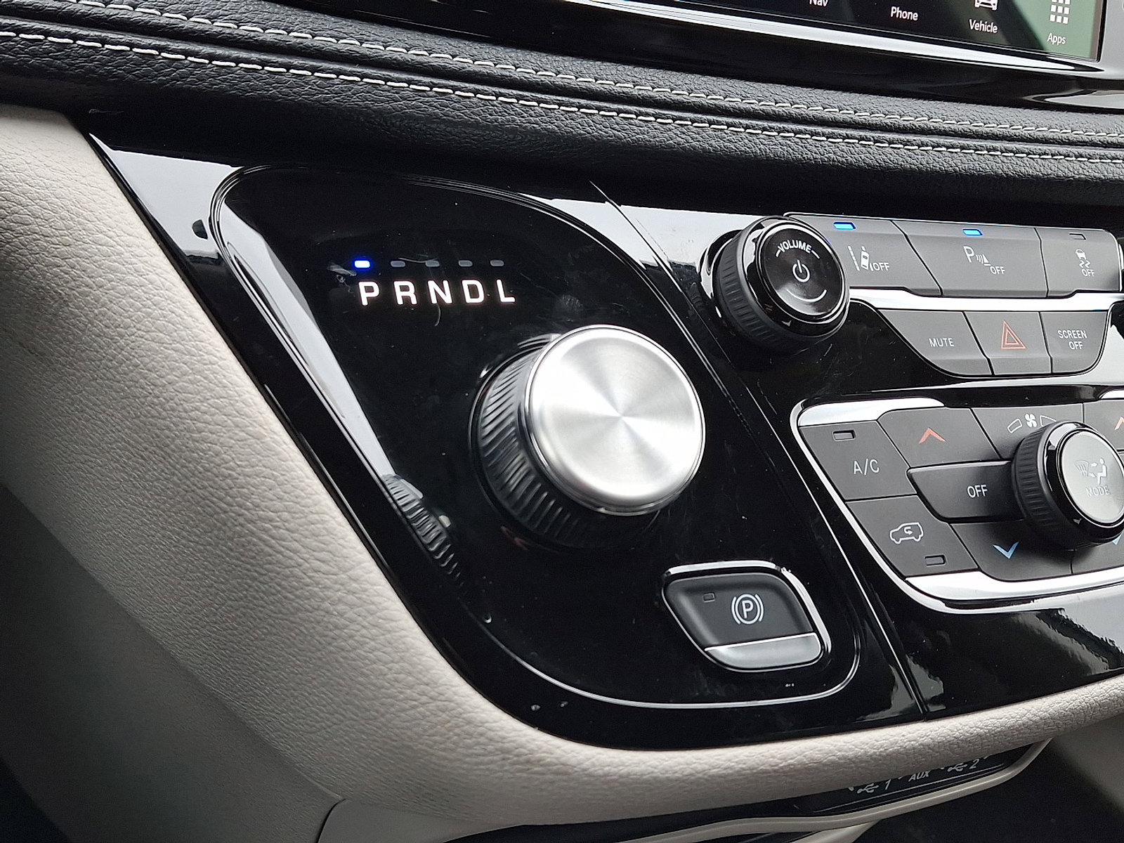 Used 2024 Chrysler Pacifica Select image 21