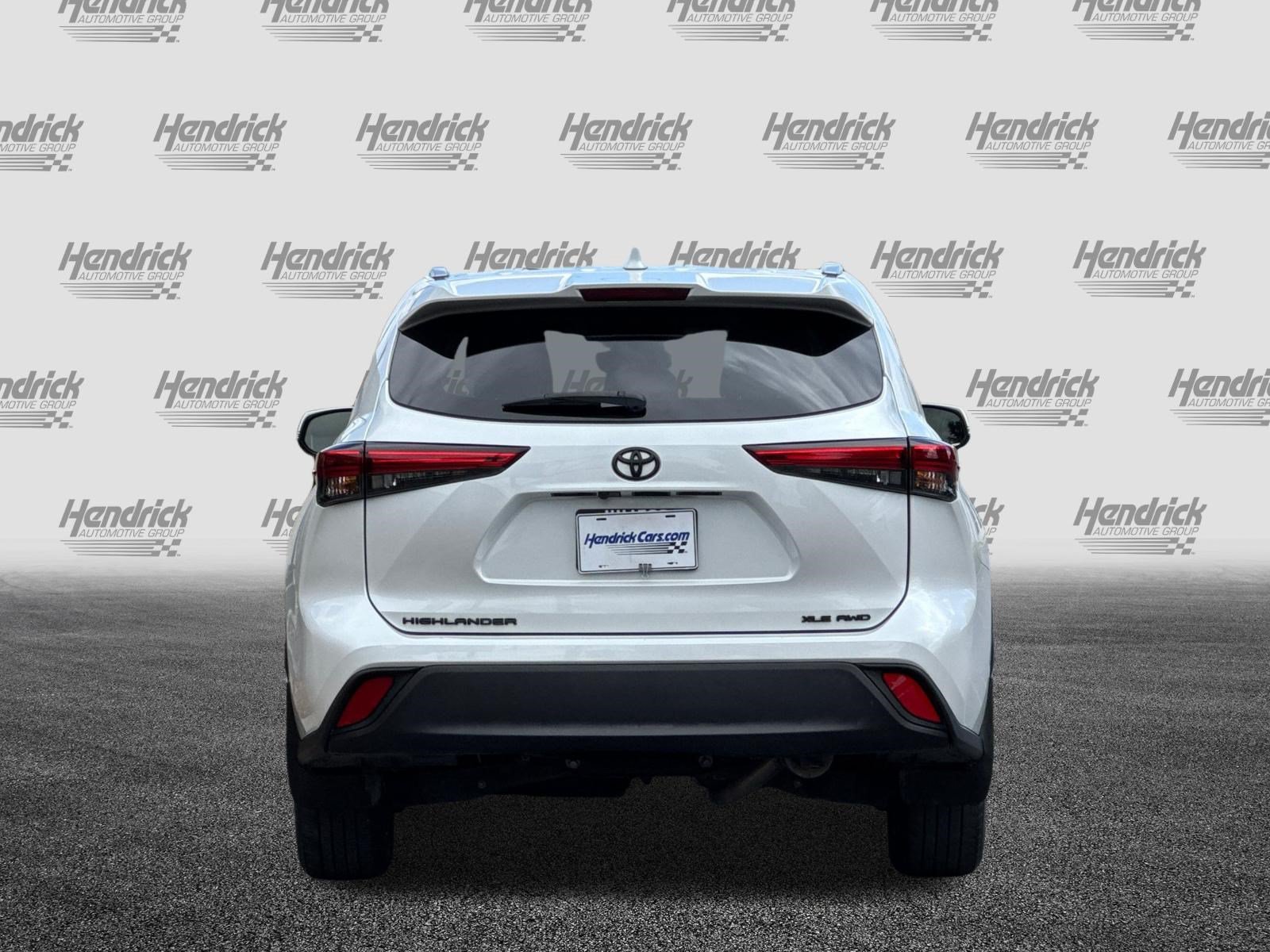 Used 2022 Toyota Highlander XLE AWD/4WD image 6