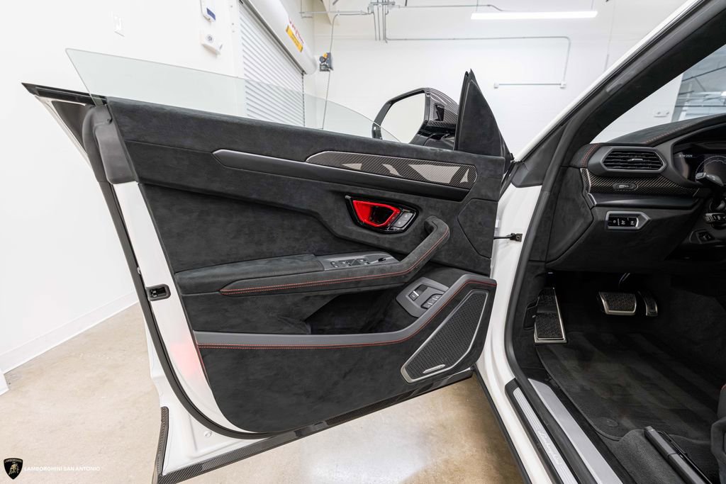Used 2023 Lamborghini Urus Performante AWD/4WD image 42