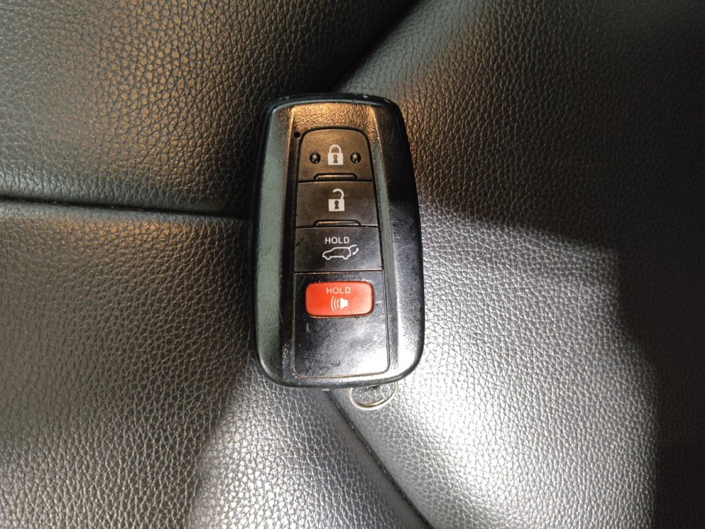 Used 2021 Toyota Highlander XLE AWD/4WD image 32