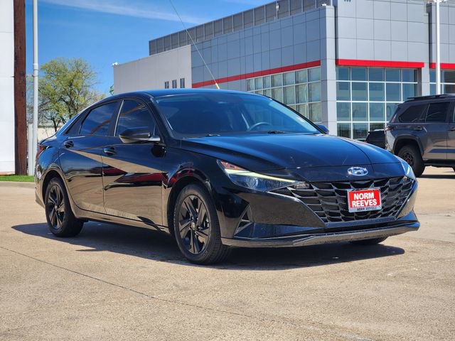 Used 2023 Hyundai Elantra SEL w/ Cargo Package image 2