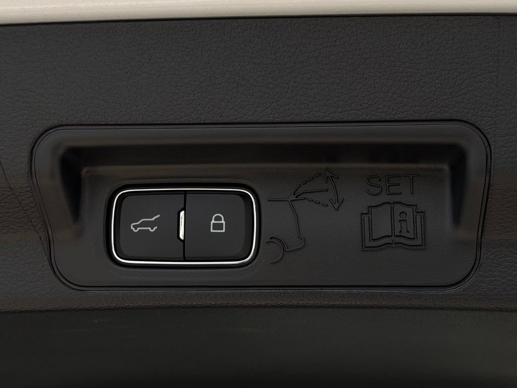 New 2026 Ford Explorer Active RWD image 25