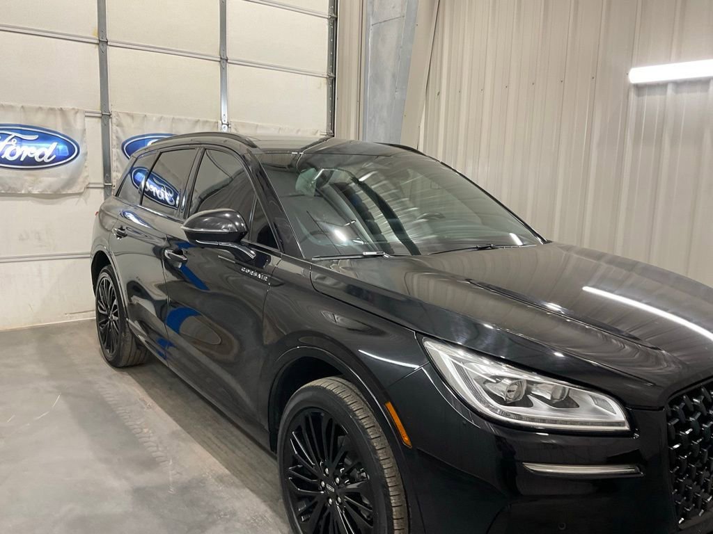 Used 2023 Lincoln Corsair Reserve w/ Equipment Group 201A image 4