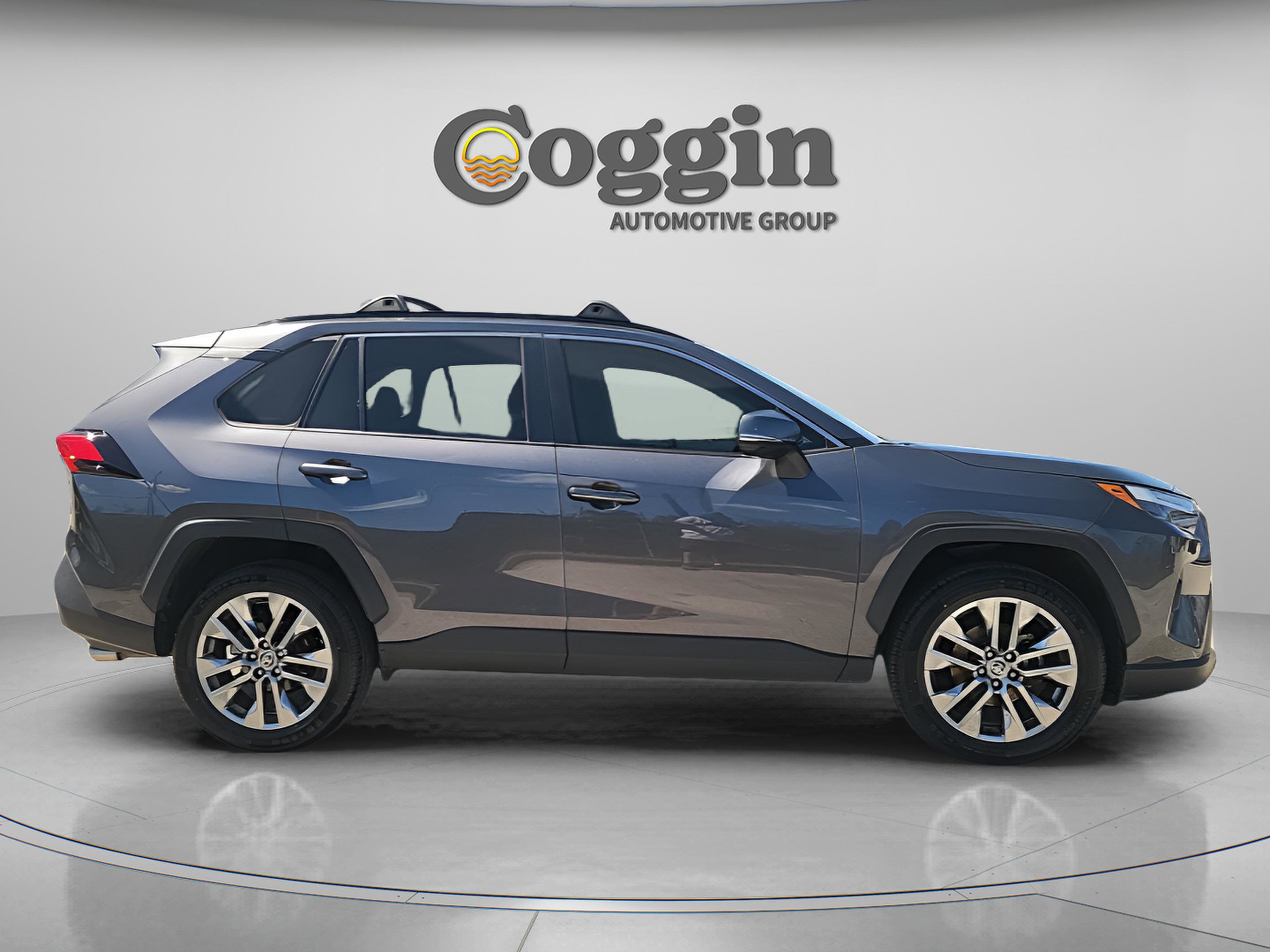 Used 2023 Toyota RAV4 XLE Premium image 7