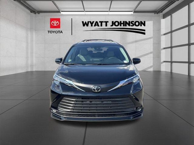 New 2026 Toyota Sienna XLE FWD image 8