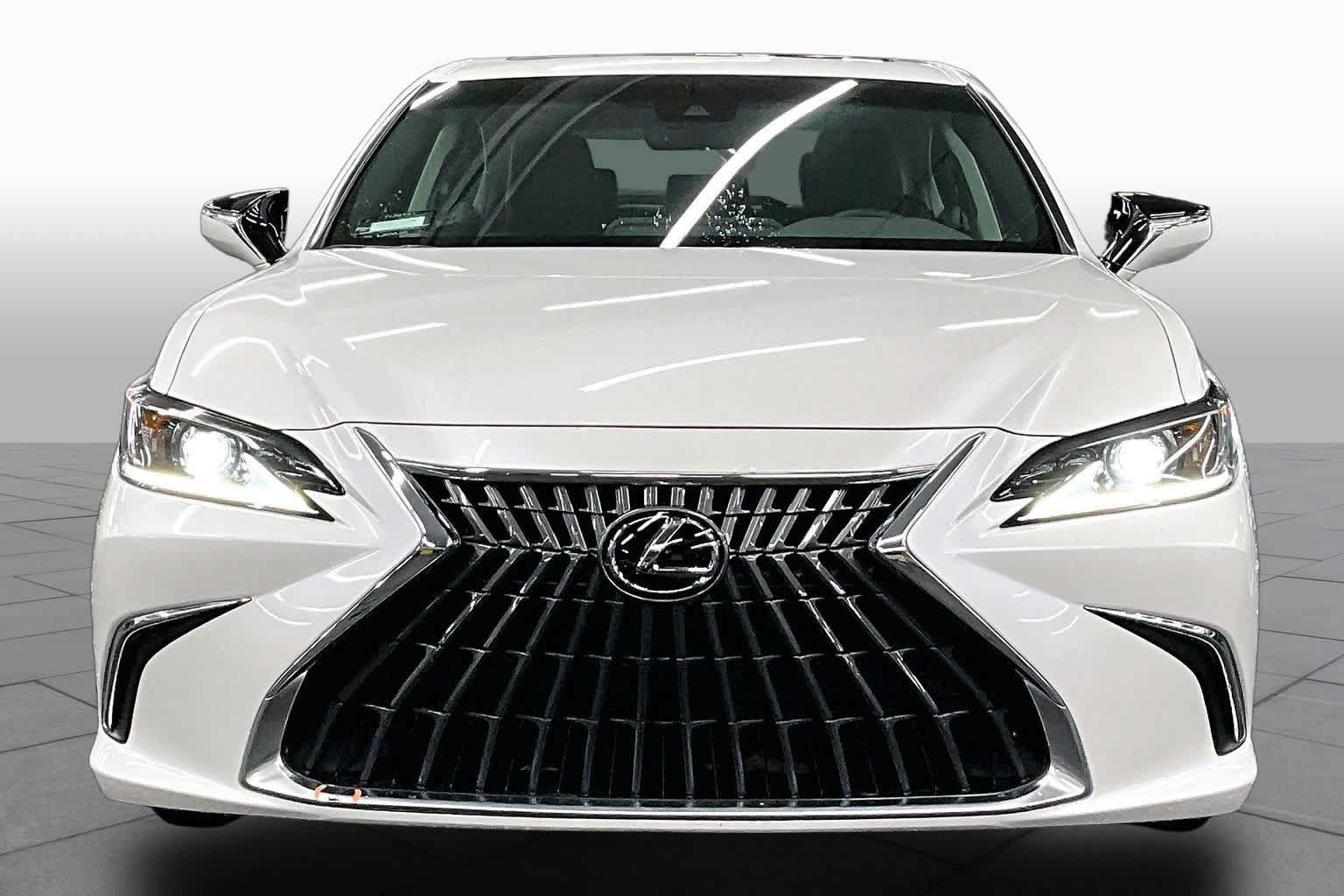 Used 2025 Lexus ES 350 w/ Accessory Package (Z2) FWD image 4