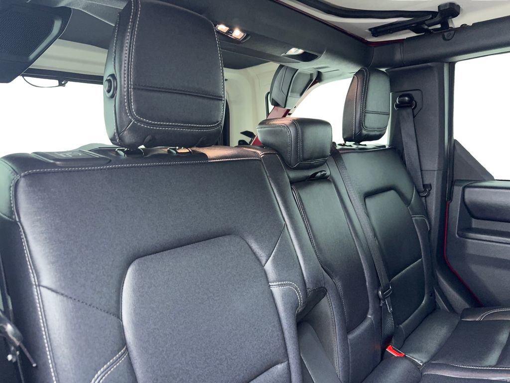 Used 2025 Ford Bronco Badlands image 44