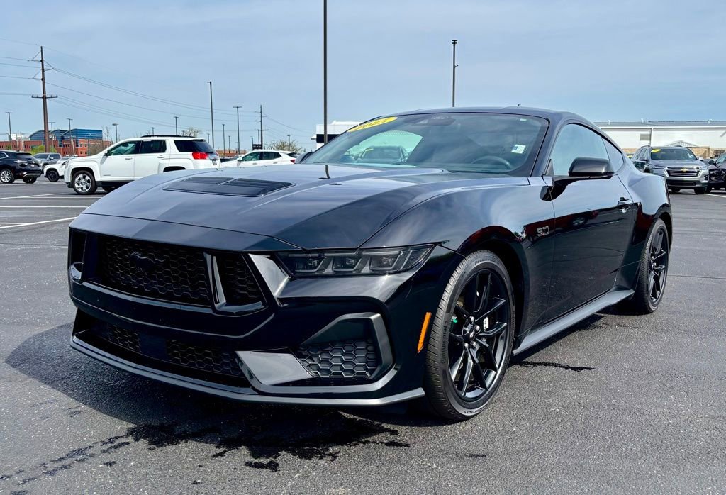 Used 2025 Ford Mustang GT Premium image 3