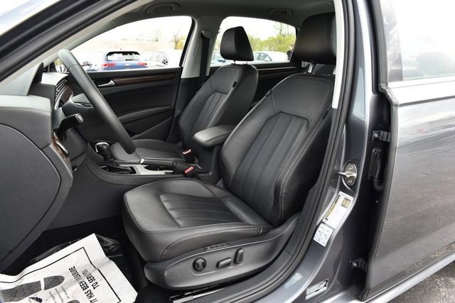 Certified 2022 Volkswagen Passat 2.0T image 21