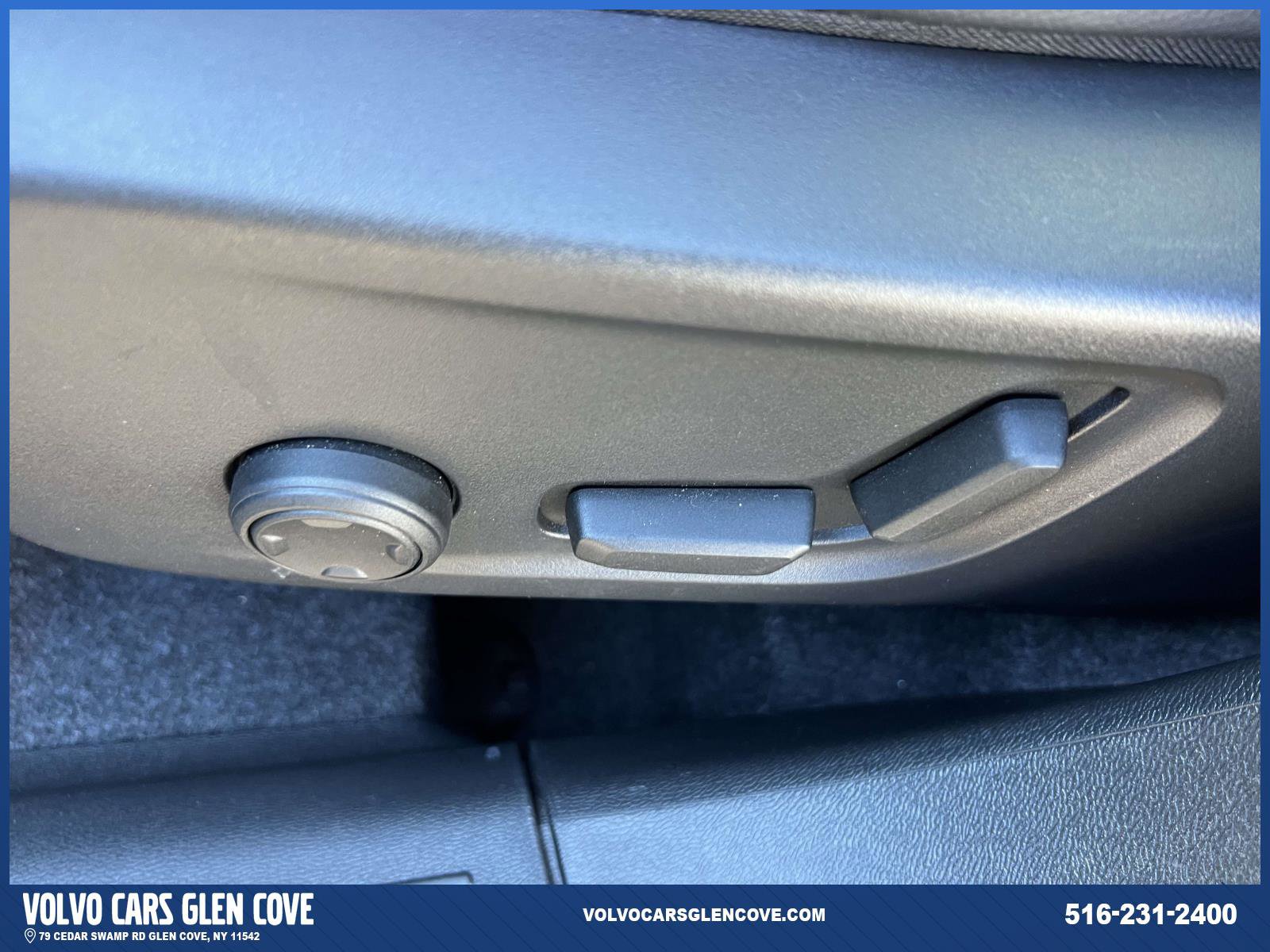 Used 2025 Volvo XC40 B5 Ultra w/ Protection Package Premier image 17