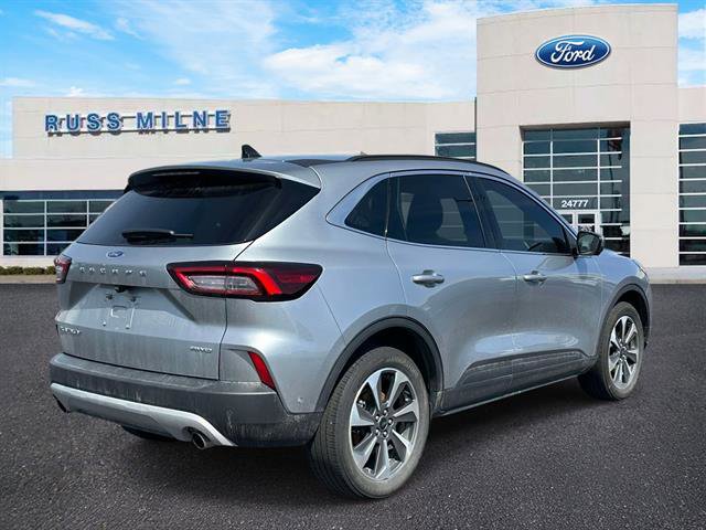 Used 2023 Ford Escape Platinum w/ Premium Technology Package AWD/4WD image 4