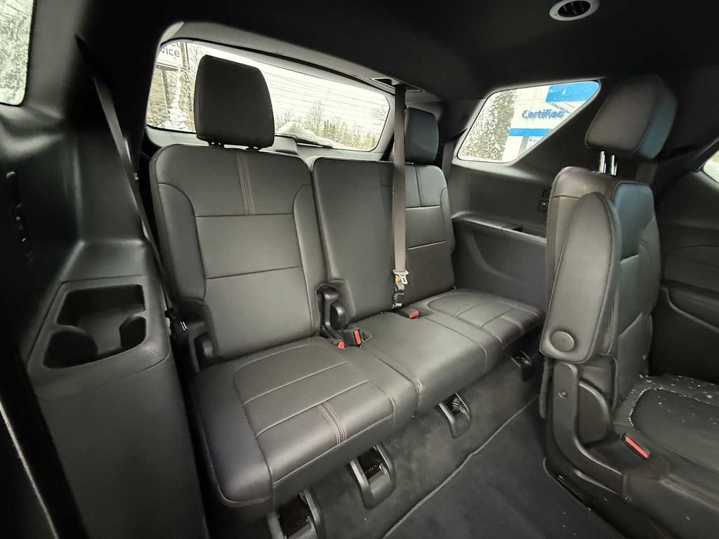 Used 2023 Chevrolet Traverse RS image 35