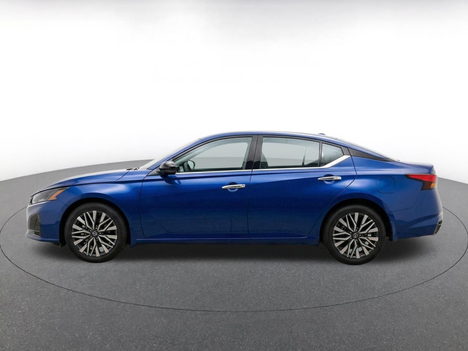 Used 2025 Nissan Altima 2.5 SV FWD image 4