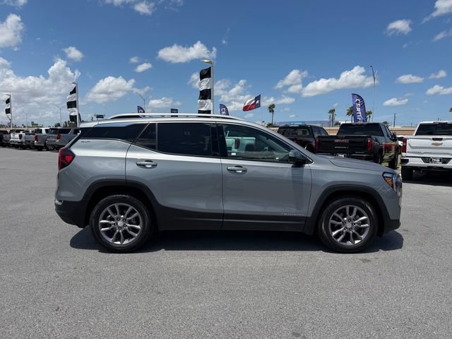 Used 2023 GMC Terrain SLT w/ Infotainment Package II FWD image 4
