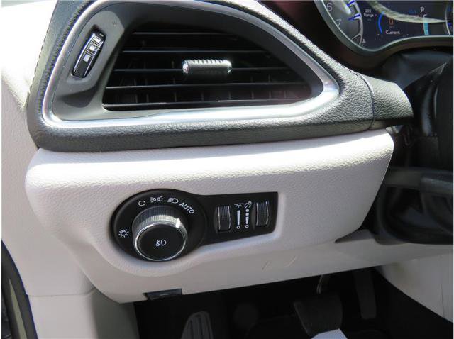 Used 2019 Chrysler Pacifica Limited image 12