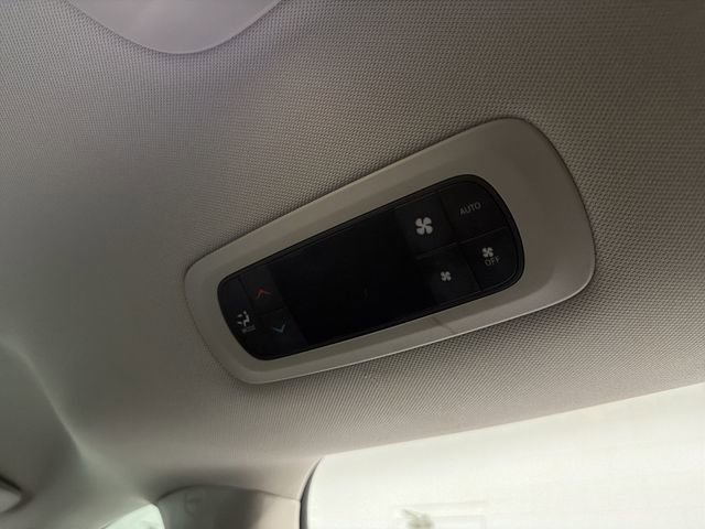 Used 2024 Chrysler Pacifica Touring-L image 19
