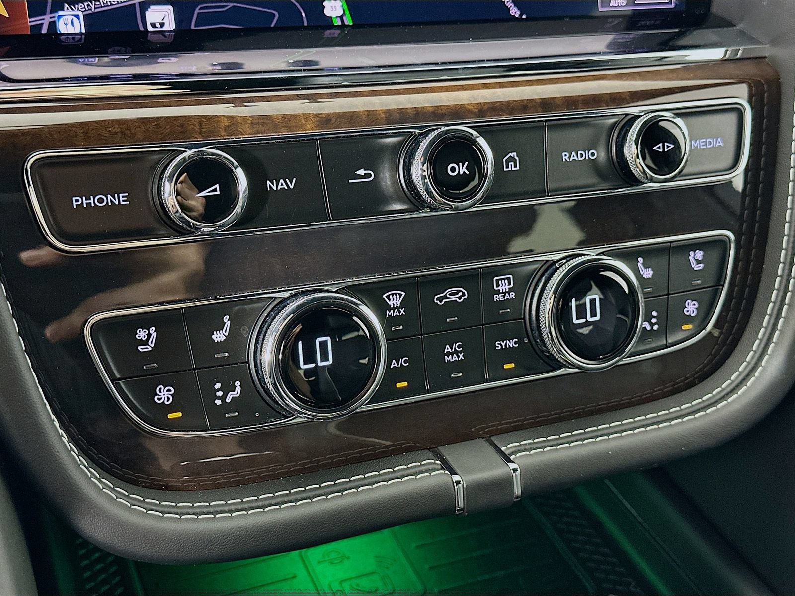 Used 2022 Bentley Bentayga AWD/4WD image 23