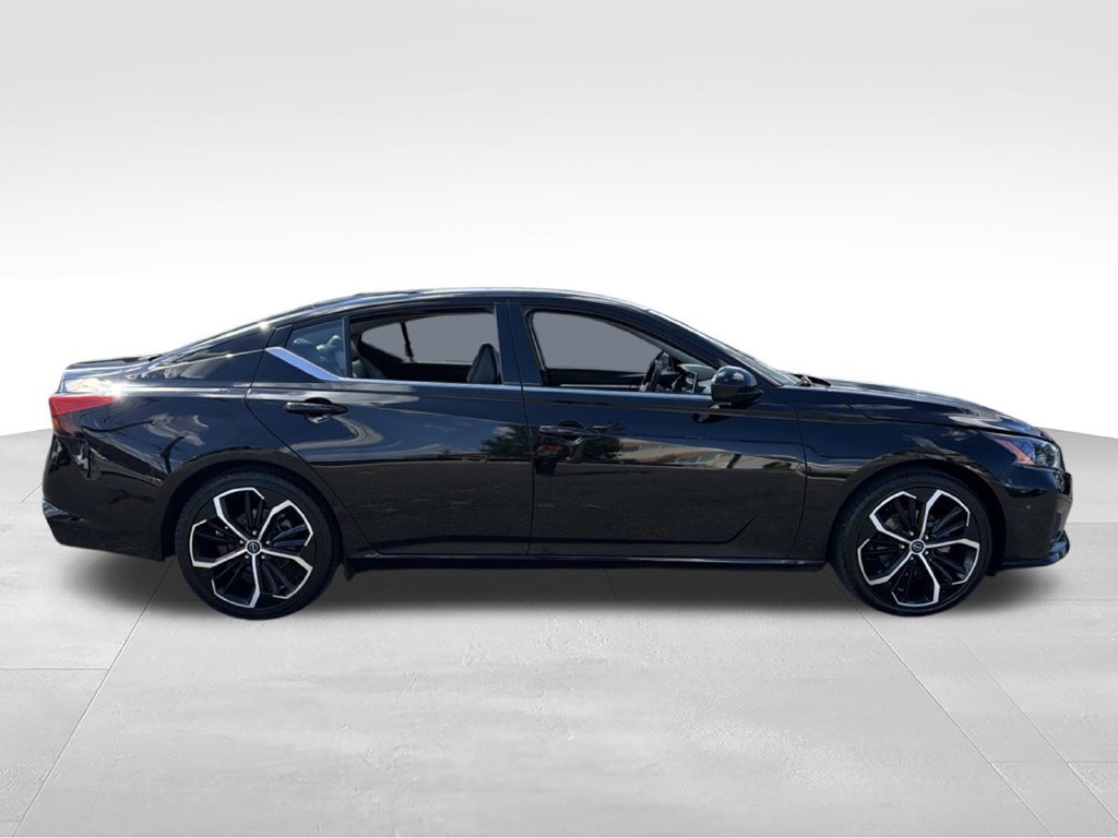 Used 2024 Nissan Altima 2.5 SR FWD image 12