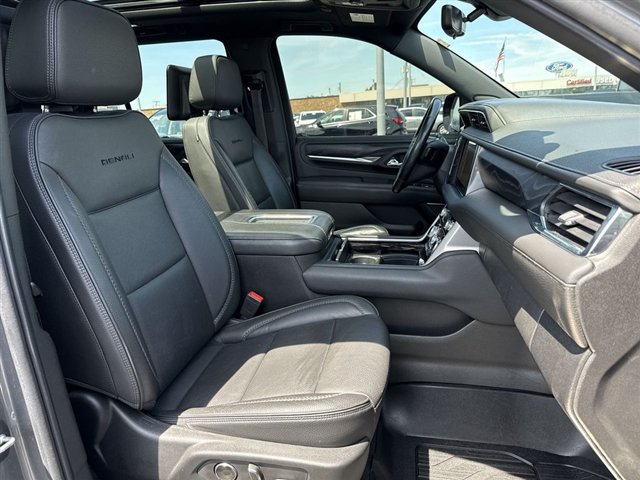 Certified 2021 GMC Yukon Denali w/ Denali Premium Package AWD/4WD image 32