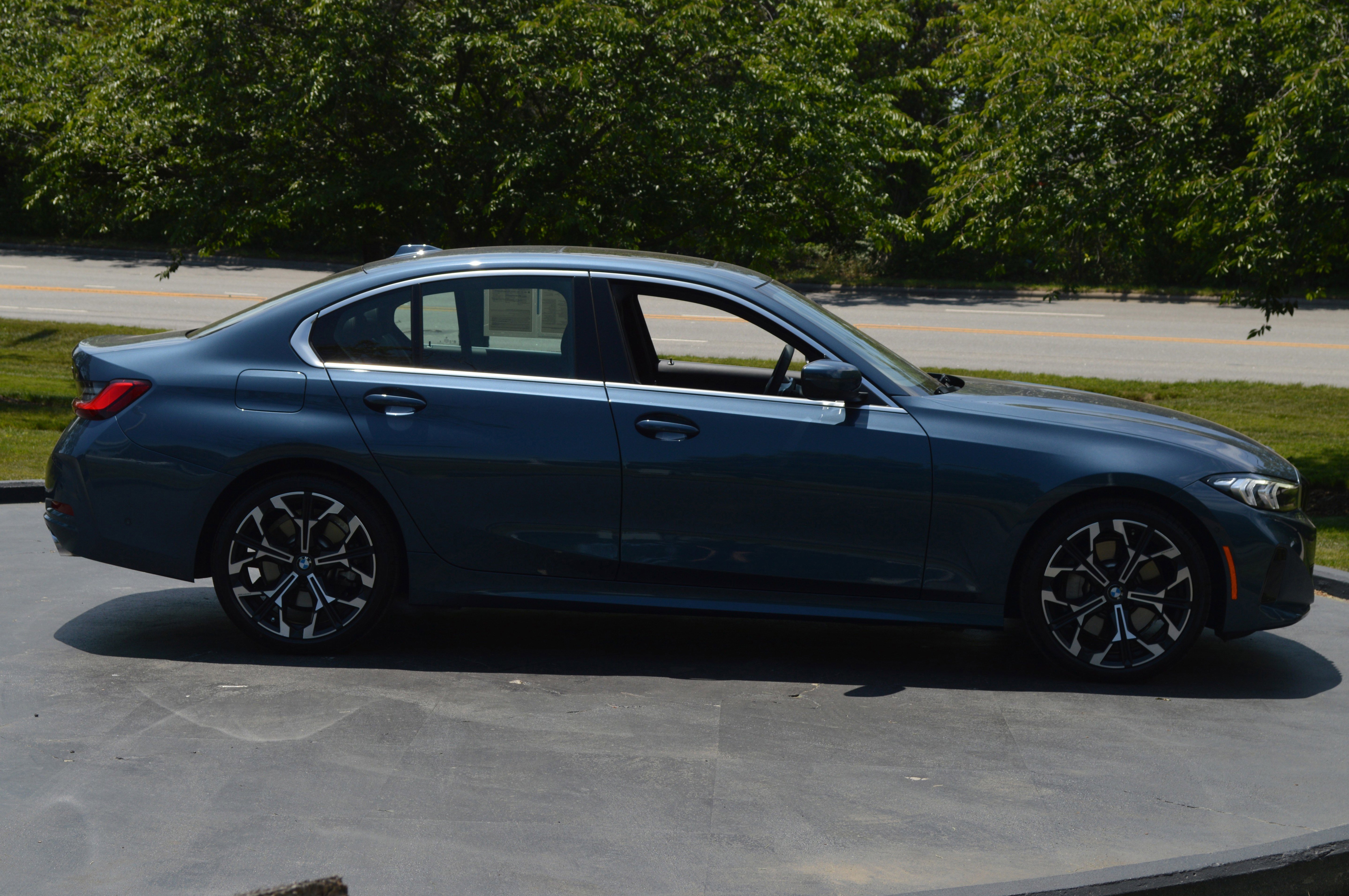 Certified 2025 BMW 330i Sedan RWD image 12