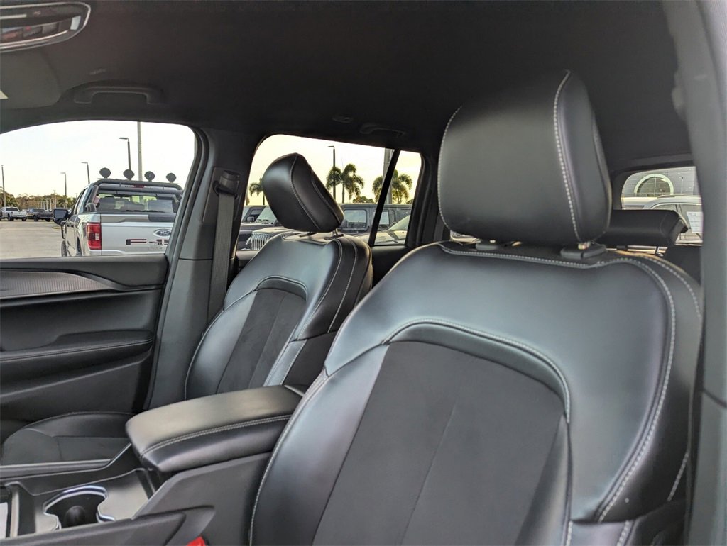 Used 2024 Jeep Grand Cherokee Altitude image 21