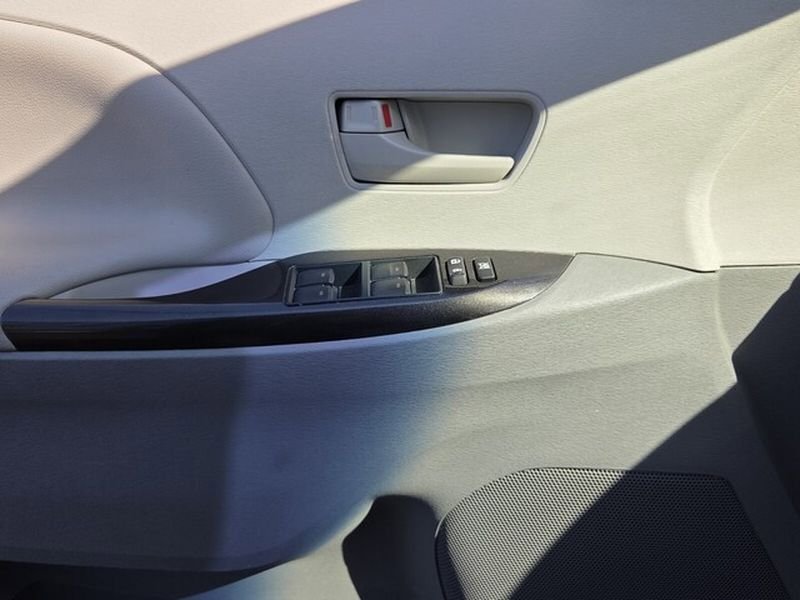 Used 2014 Toyota Sienna LE FWD image 28