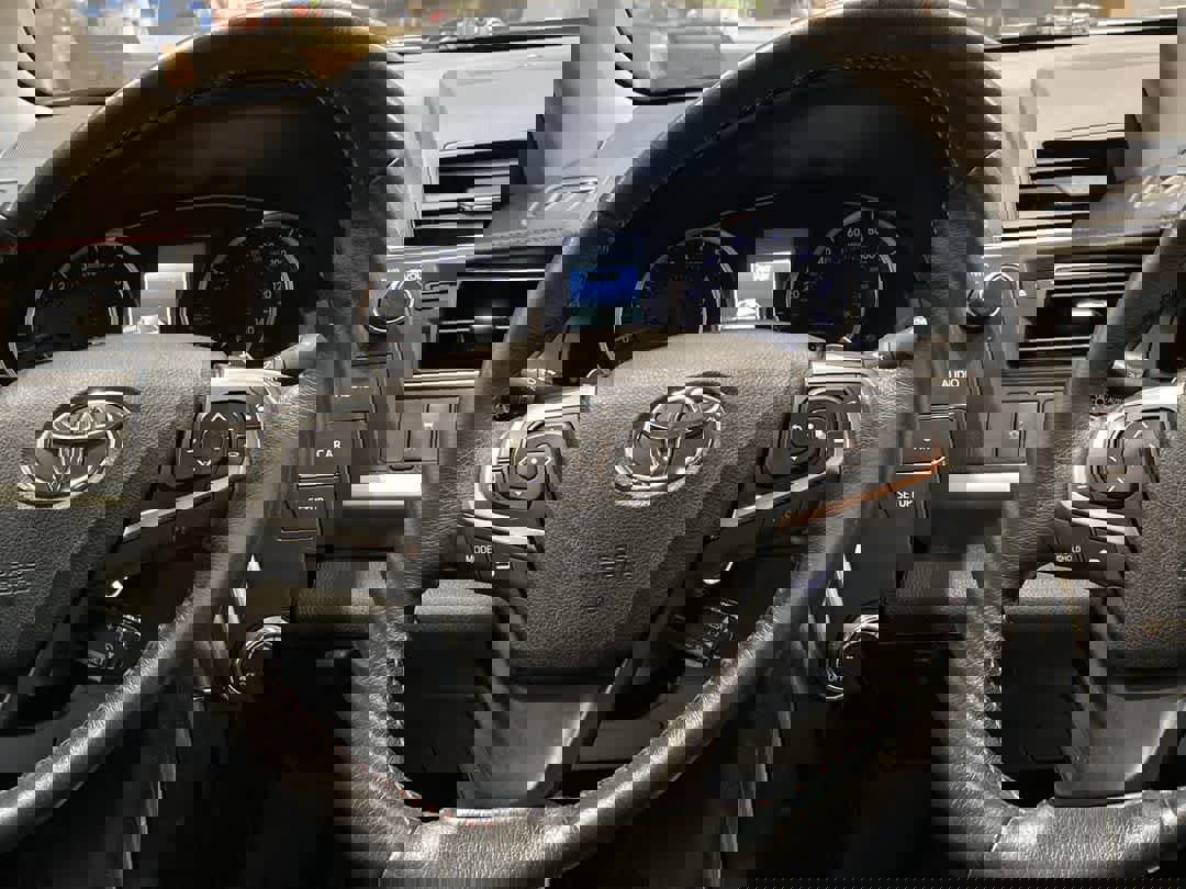 Used 2017 Toyota Camry SE image 17