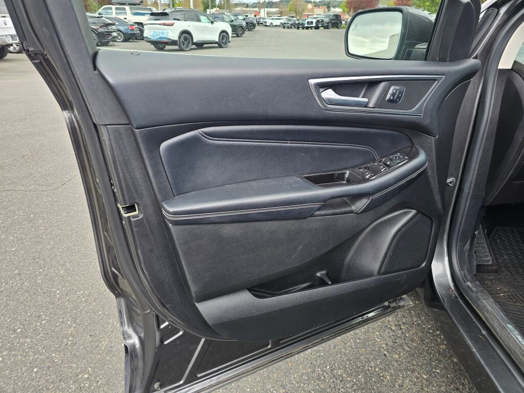 Used 2017 Ford Edge Titanium w/ Technology Package image 23