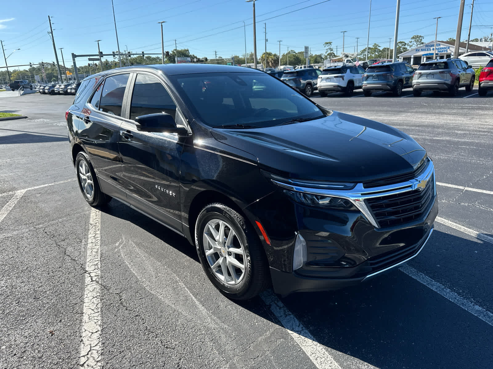 Used 2024 Chevrolet Equinox LT FWD image 2