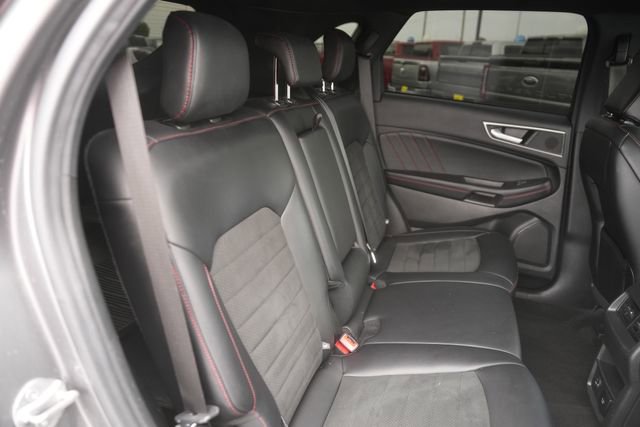 Used 2022 Ford Edge ST-Line image 16