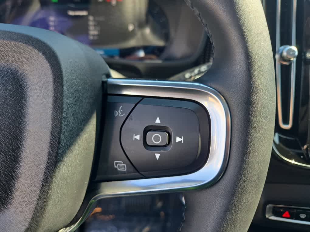 Used 2023 Volvo XC40 B5 Plus w/ Driver Assist Package AWD/4WD image 15