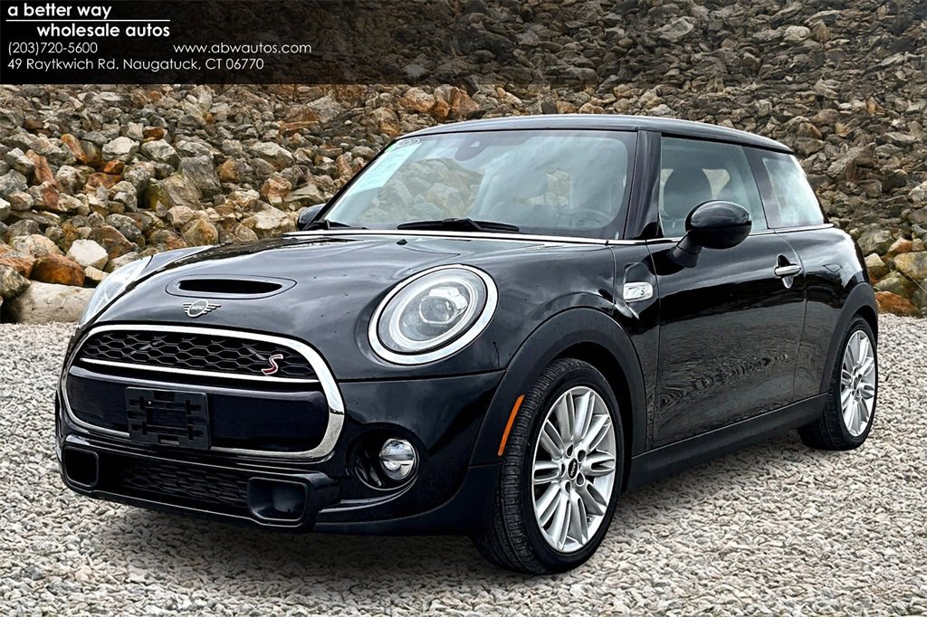 Used 2019 MINI Cooper S image 1