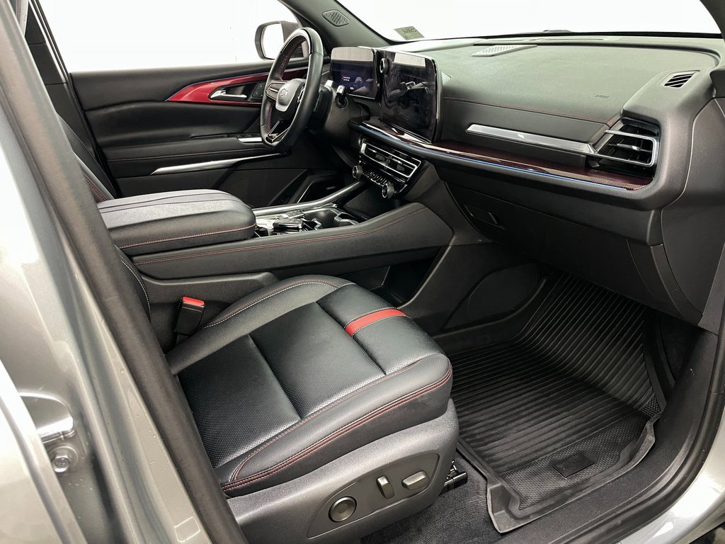 Certified 2024 Chevrolet Traverse RS image 44