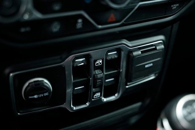 Used 2021 Jeep Gladiator Willys image 39