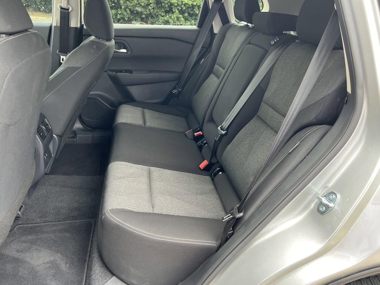 Certified 2025 Nissan Rogue SV FWD image 9