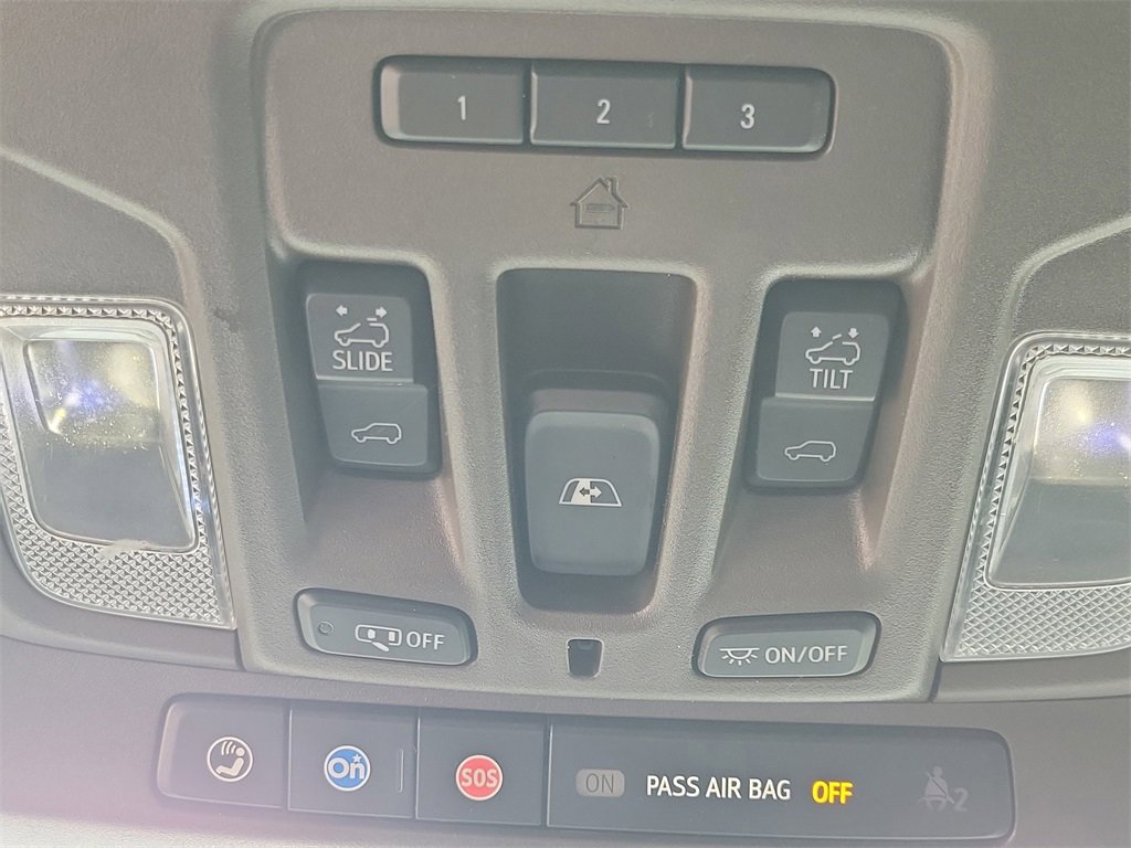 Used 2022 GMC Sierra 3500 Denali w/ Denali Ultimate Package image 34