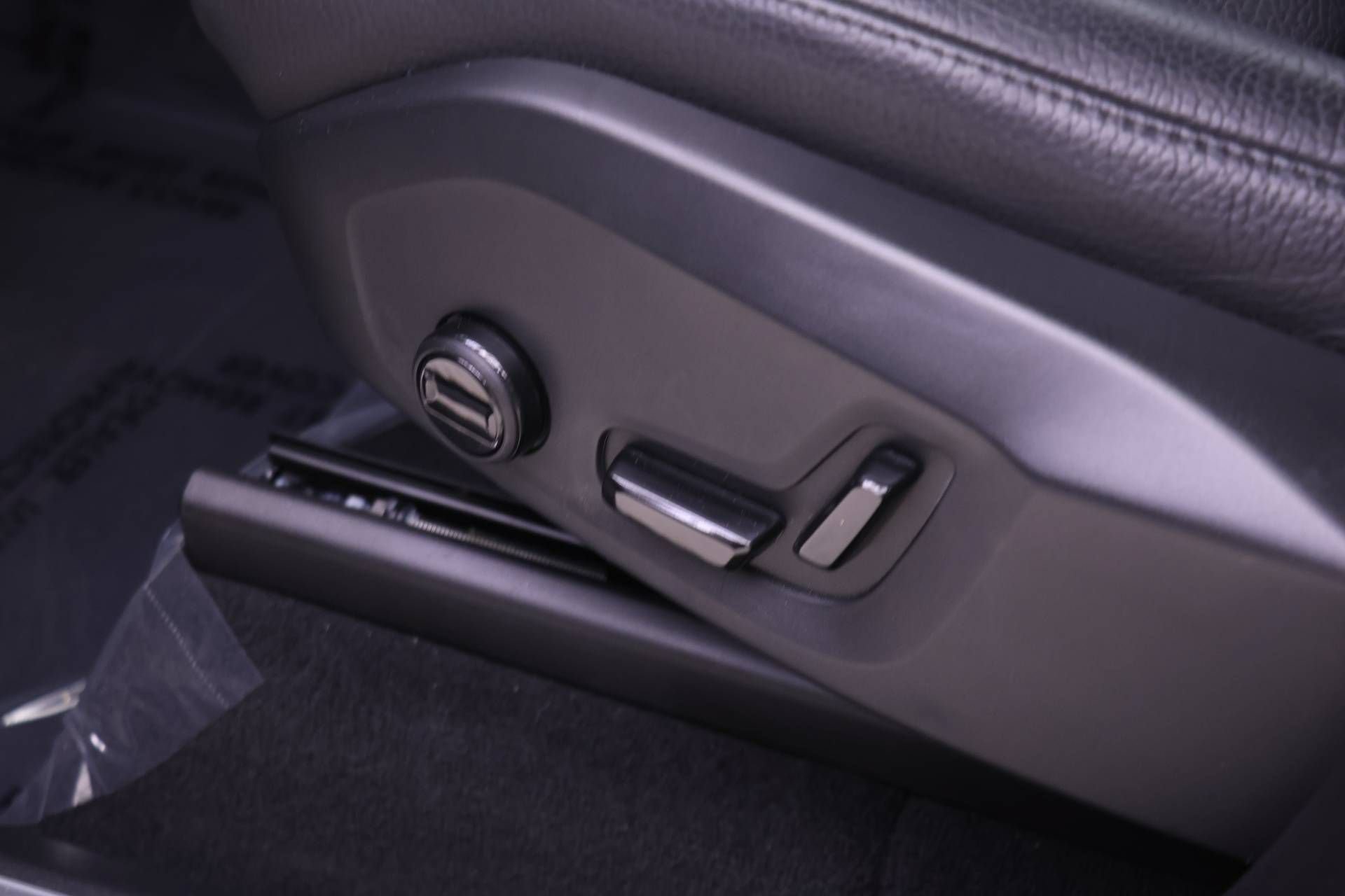 Certified 2024 Volvo XC90 B6 Plus AWD/4WD image 19