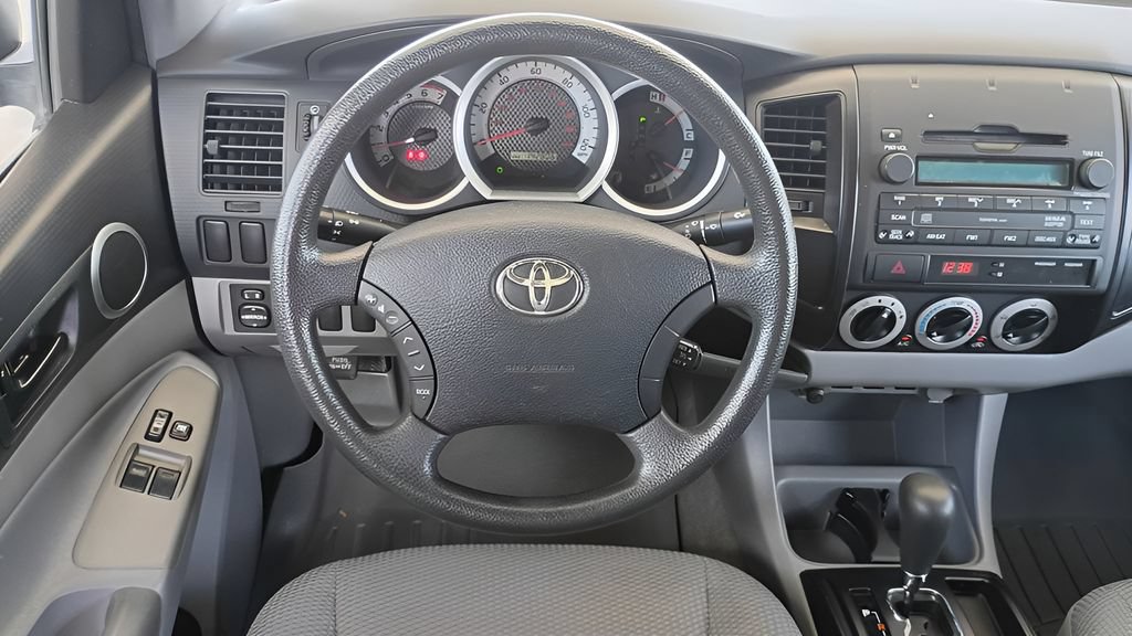 Used 2011 Toyota Tacoma 2WD Access Cab w/ Convenience Pkg image 4