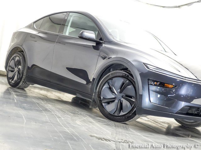 Used 2026 Tesla Model Y AWD image 4