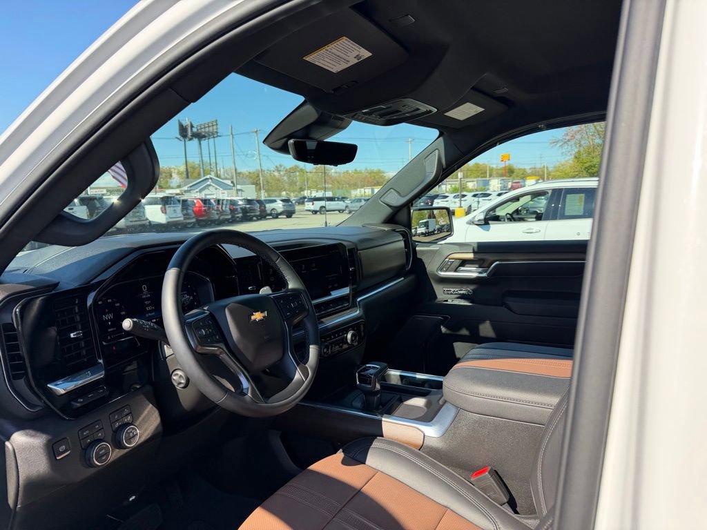 Used 2024 Chevrolet Silverado 1500 High Country w/ Technology Package AWD/4WD image 14