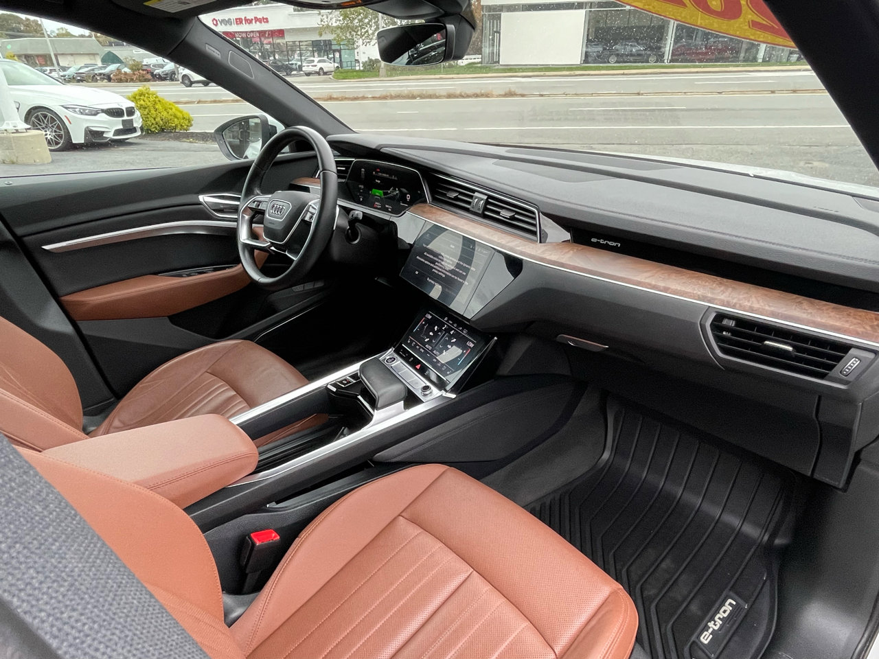 Used 2023 Audi e-tron Premium Plus w/ Premium Plus Package image 29