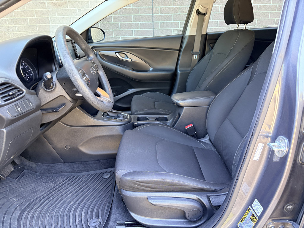 Used 2018 Hyundai Elantra GT FWD image 11