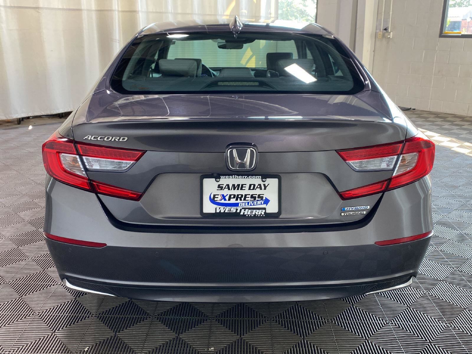 Used 2018 Honda Accord Touring image 5
