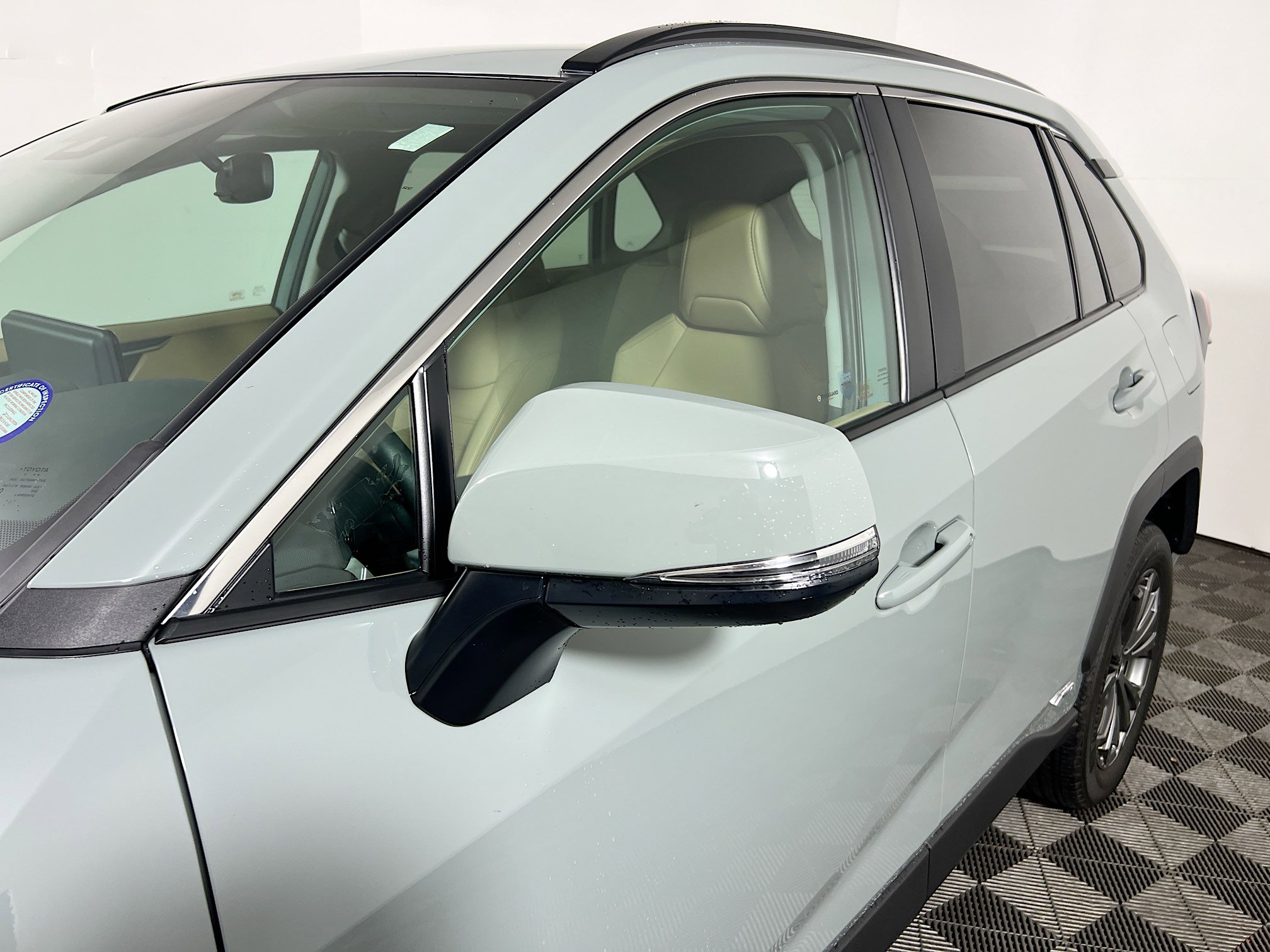 Used 2023 Toyota RAV4 XLE Premium image 12