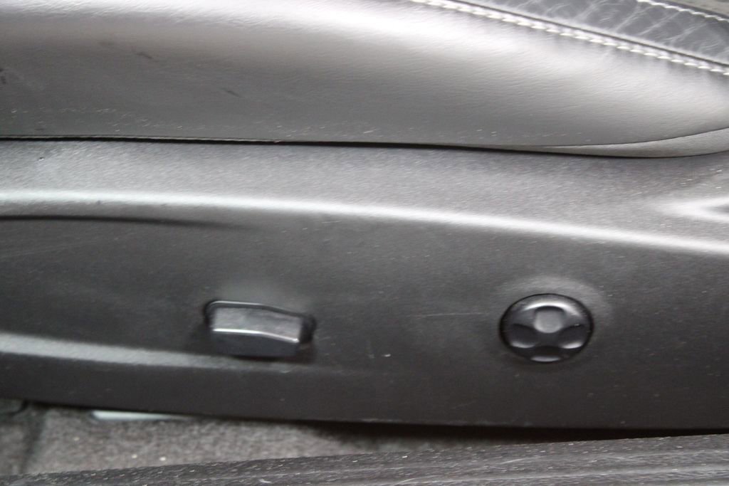 Used 2016 Dodge Challenger R/T Scat Pack w/ Leather Interior Group image 18