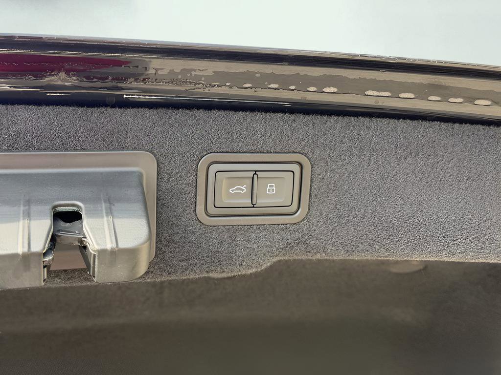 Used 2021 Audi A8 L 4.0T w/ Executive Plus Package image 25
