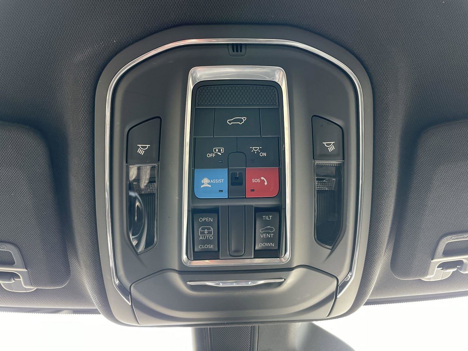 Used 2024 Jeep Grand Cherokee L Altitude image 28