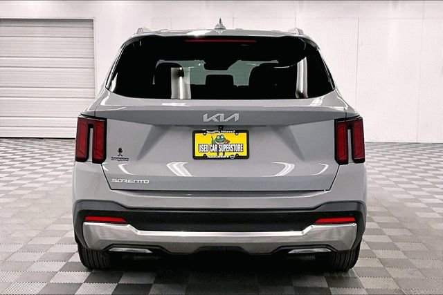 Used 2025 Kia Sorento S image 5