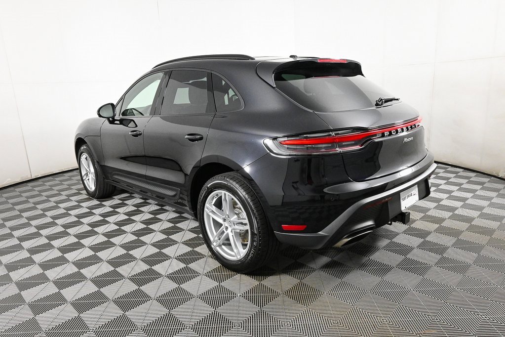 Used 2025 Porsche Macan image 3