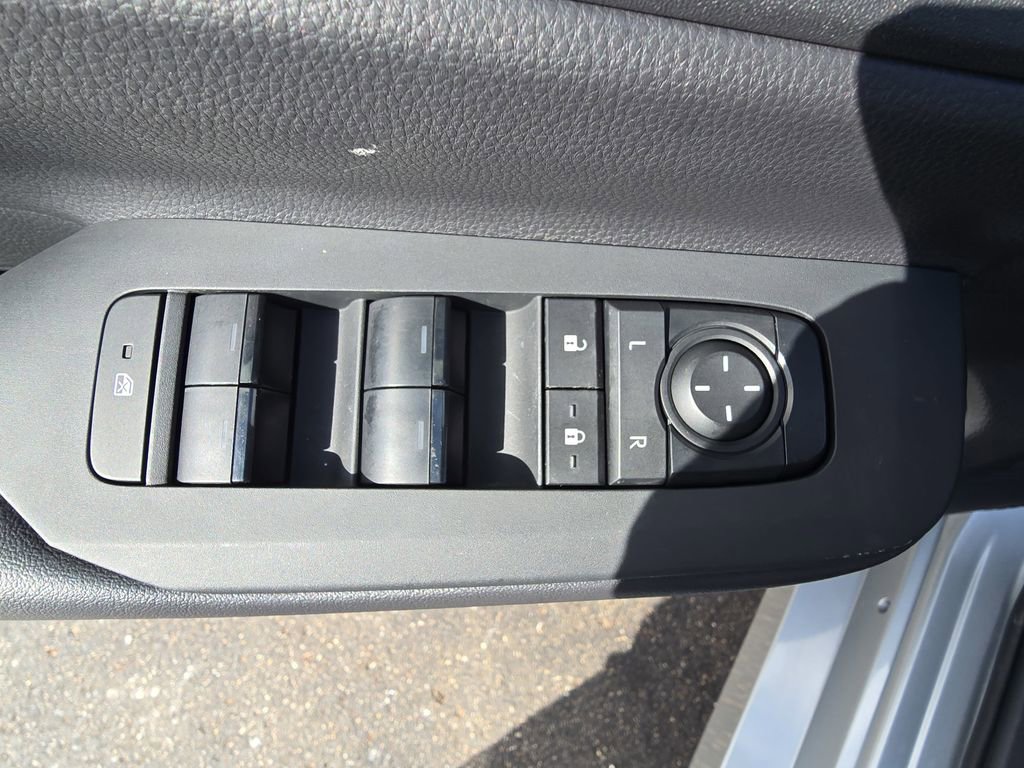 Used 2025 Toyota Prius Plug-In Hybrid image 28